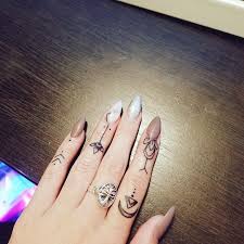 Geng Ava On Twitter Spontaneous Little Self Love Tattoos Session Today Thanks To Kevinadtattoo Hourglass Hamsa Hand Pointing Up Lighting Moon For August Can You Guess The Meanings Https T Co 7bgqiskfvu Hand tattoos for women are a beautiful tattoo category. hourglass hamsa hand pointing up