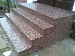 Wir fertigen individuelle treppen für außen an. Geschlossene Aussentreppen