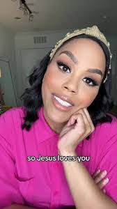 Maxine Harkness's Instagram, Twitter & Facebook