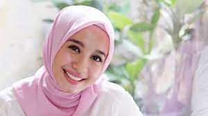 Bella bekerja sebagai model sebelum beralih ke bidang lakonan. Taman Bahasa Indonesia Smkn23jkt Laudya Cynthia Bella Seorang Perempuan Yang Penyabar