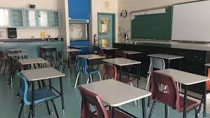 Dix des écoles fermées cette semaine à la réunion rouvrent par exemple lundi… d'autant plus que les suspicions sont pour le moment surtout «liées à des facteurs externes à l'école, avec des personnes qui souvent avaient pu être contaminées avant la rentrée», a dit le ministre. Des Ecoles Fermees Au Lendemain De La Tempete De Verglas Radio Canada Ca