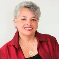 Stephanie Elston's Instagram, Twitter & Facebook