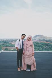 Pada umumnya, alasan mendasar pasangan memilih konsep prewedding outdoor karena masalah venue. 100 Foto Prewedding Islami Di Masjid Energyofakad