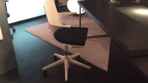 Designed by antonio citterio with toan nguyen, 2005. Silla Spoon Chair De Kartell Youtube