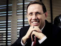 Empreendedor social autor dos livros desperte o milionário que há em você!, sonhos não tem limite e meu maior. A Brazilian Businessman S Mission To Make The Country Bilingual Mizarelli