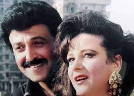 شكلت قصة حب وزواج الفنان المصري الراحل سمير غانم من الفنانة دلال عبد العزيز حالة فريدة بين الزيجات الفنية حيث نجحا في الابتعاد عن المشاكل التي تعصف بمثل هذه الزيجات. Ø¯Ù„Ø§Ù„ Ø¹Ø¨Ø¯Ø§Ù„Ø¹Ø²ÙŠØ² ØªØ³Ø£Ù„ Ø¹Ù„Ù‰ Ø³Ù…ÙŠØ± ØºØ§Ù†Ù… Ø¨Ø¹Ø¯ Ø§Ø³ØªÙ‚Ø±Ø§Ø± Ø­Ø§Ù„ØªÙ‡Ø§ ÙˆØ¥ÙŠÙ…ÙŠ ÙˆØ¯Ù†ÙŠØ§ Ù…Ø®Ø¨ÙŠÙ† Ø¹Ù„ÙŠÙ‡Ø§ Ø§Ù„ÙŠÙˆÙ… Ø§Ù„Ù…ØµØ±ÙŠ