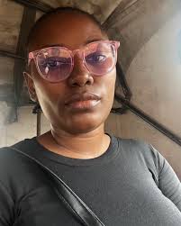 Today, I went to somewhere in Ikare and I saw a pair of stunning canvas as  I walked pass a shop. The canvas immediately caught my eyes and I came back  and