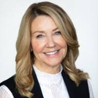 Sarah Ott's Instagram, Twitter & Facebook