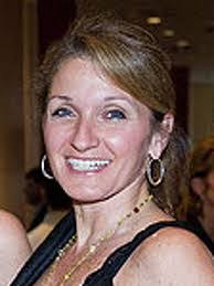 Laura Sommers's Instagram, Twitter & Facebook