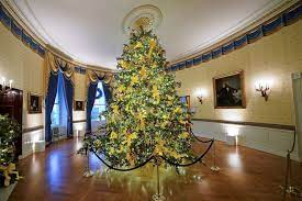 Picture frames, christmas postcards, stickers, love cards, birthday cards and photomontages. Photos White House 2020 Christmas Decorations Revealed Abc News