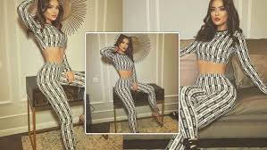 Xhensila Myrtezaj thekson linjat trupore në një veshje sportive