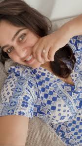 No 9-to-5, just 24/7 thoughts. Not moving. Still shifting., #dubai #newcity  #new #travel #missing #newlife #coffee #bag #fashionista #dubaigirls