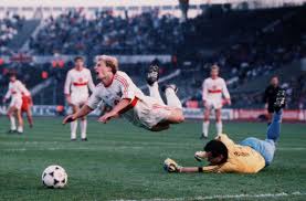 Die bayern vergaben gute chancen beim ssc neapel und mussten sich mit einem 1:1 begnügen. Jurgen Klinsmann Ist Bereit Fur Den Vfb Stuttgarter Zeitung