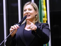 Análises, vídeos e muito mais de política, cotidiano e internacional. Ouca Joice Hasselmann Afirma Que Familia Bolsonaro E Uma Gangue