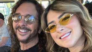 Oscar Burgos. Esto dijo ante críticas por ser 37 años mayor que esposa