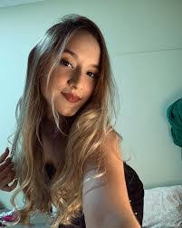 Isabella Silva's Instagram, Twitter & Facebook