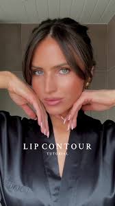 Lip contour hack #makeuptutorial #makeuphacks #makeup #lipliner @Clarins  Official @Charlotte Tilbury @LOOKFANTASTIC @loungeunder.wear