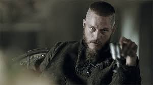 Vikings is preparing for its sixth and final season, and a look back to the first seasons is inevitable, which raises the question: Gif Vikings And Travis Fimmel Image Travis Fimmel Travis Vikings Vikings Travis Fimmel