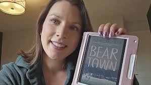 Beartown: A Novel (Beartown Series): Backman, Fredrik: 9781501160776:  Amazon.com: Books
