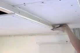 Sie lassen sich einfach und ohne besondere spezialwerkzeuge in trockenbauweise verarbeiten. Anleitung Decke Abhangen Trockenbau Tipps Vom Maurer Trockenbau Diybook At Trockenbau Maurerarbeiten Bau
