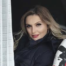 Son dönemde kocan kadar konuş. Sadakatsiz In Catlak Gonul U Instagram Da Da Pek Aktif Takipci Sayisi Her Gecen Gun Artiyor Son Dakika Magazin