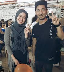 0:16 keekartismalaysia 67 834 просмотра. Emma Maembong Cium Tangan Kamal Adli Jadi Bualan Netizen Media Hiburan