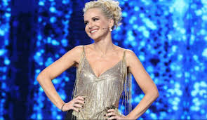 Έγινε ευρύτερα γνωστή από τη συμμετοχή της στο σόου just the 2 of us. Maria Mpekatwroy Apo 60 Kila Einai Pleon 52 O Tropos Poy Ta Exase The Body