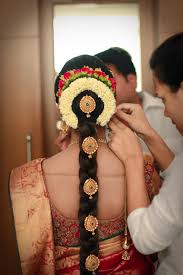 You need to eat well and care for your hair, it is essential for a good hairstyle. Karthik Karthika A Traditional Kongu Wedding In Coimbatore Indian Wedding Hairstyles South Indian Wedding Hairstyles Indian Bridal Hairstyles