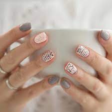 Ihr braucht dafür nur drei farben eurer wahl, einen. Nagelfolie Statt Nagellack Tipps Zur Anwendung Stern De