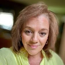 Donna Lynch's Instagram, Twitter & Facebook