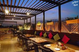 Cafe bisa dijadikan tempat untuk bisnis kuliner anda, yang banyak. 5 Desain Interior Cafe Yang Bisa Menjadi Inspirasi Anda Jasa Desain Interior Surabaya Murah