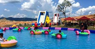 Taman tema air ini yang lebih dikenali dengan kenyir water park (kwp) telah mendapat sambutan hangat dari pengunjung khususnya dari terengganu. Tasik Kenyir Water Park Taman Tema Air Di Dalam Tasik