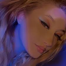 Nevaeh Starr (nevaehdehoff)