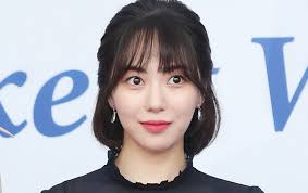 She was born in busan, south korean on september 21, 1993 and made her debut in the entertainment world in 2012. Bikin Khawatir Kwon Mina Unggah Foto Tangan Berlumur Darah Ini Jahat