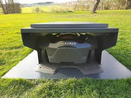 Thanks to the foldable top, the mower keypad and display are easy to access while the mower is charging. Klappbare Rasenroboter Alugarage Fur Husqvarna Automower Robomaeher De