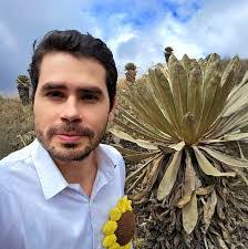 Cesar Cuartas's Instagram, Twitter & Facebook