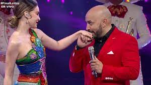 Lupillo rivera cantó en silencio su canción sufriendo a solas, y es que luego de que christian nodal y la voz confirmaran la relación del cantante con belinda, los memes no tardaron en aparecer, haciendo énfasis en el fallido romance de beli con lupillo. Belinda Y Lupillo Cantan Amor Mariachi Gran Final La Voz Mexico 2019 Youtube