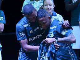 Descubre la mejor forma de comprar online. La Nueva Camiseta De Deportivo Cali Y El Gesto De Jhon Vasquez Con Harold Preciado
