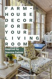 The fixer upper star and magnolia magnate just in collaboration with yorkwallcoverings, gaines has added four more fun patterns to her hefty collection of 17. Farmhouse Living Room Decor Inspired By Joanna Gaines Pickled Barrel