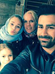 Saksassa kannetaan jättituuttia ja Iranissa rouvitellaan opettajaa