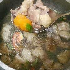 Didihkan air secukupnya, masukkan semua bahan 1, masak dengan api kecil sampai hampir empuk. Resep Cara Membuat Sop Tetelan Sapi Baca Resep