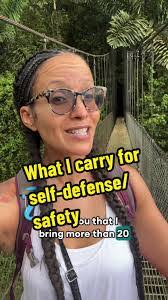 Nicole Snell's Instagram, Twitter & Facebook