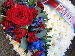 For 10% off all orders + free chocolates until the end. West Ham Colours Heart Buy Online Or Call 01206 843461