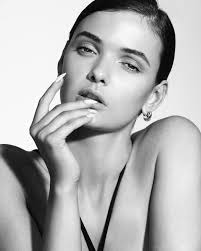 Happy 4th!!! 🇺🇸 Photographer Stylist @yitzhakdalal // Model @isla.sullivan  // Retouching @pro.retouching #highfashioneditorial #editorialfashion  #fashionphotographerlosangeles #fashionphotographers #yitzhakdalal