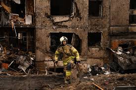 Russia strikes residences and ...