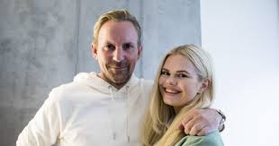 Johannes thingnes bø is a biathlete who has competed for norway. Pilotfrue Venter Sitt Andre Barn Pilotfrue Shotoe