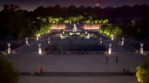 Profitez d'une vidéo de jardins de la fontaine, nîmes, libre de droits d'une durée de 15.000 secondes à 25 images par seconde. Les Jardins De La Fontaine S Illuminent A Nimes