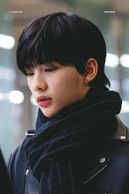 Pin By Ari On Hwang Hyunjin Stray Kids Stray Kids Seungmin Boy Idols Girls Dream