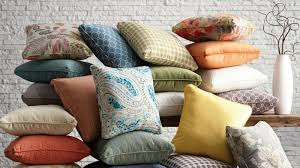 1001 Idees Pour Customiser Un Meuble Meuble Relooke Relooking De Mobilier Mobilier De Salon Canape En Velours Gris