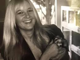 Swing keepers are a position at the Zoo you might not have heard of! Swing  zoo keepers are trained to work with a variety of animals in multiple  departments. One of our